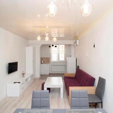 Excellent Apartment In The Republic Square Pushkin 3 エレバン エクステリア 写真